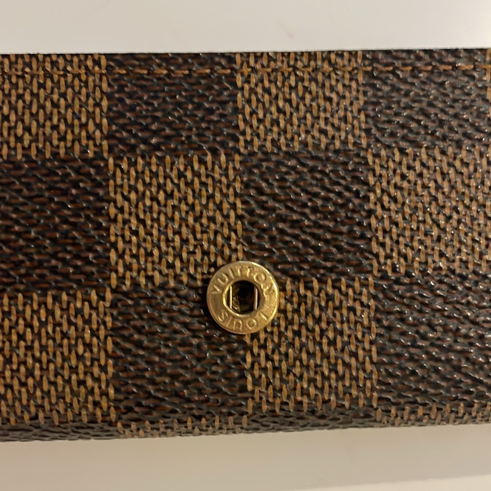 LOUIS VUITTON Damier Ebene Key Holder - Picture 12 of 13
